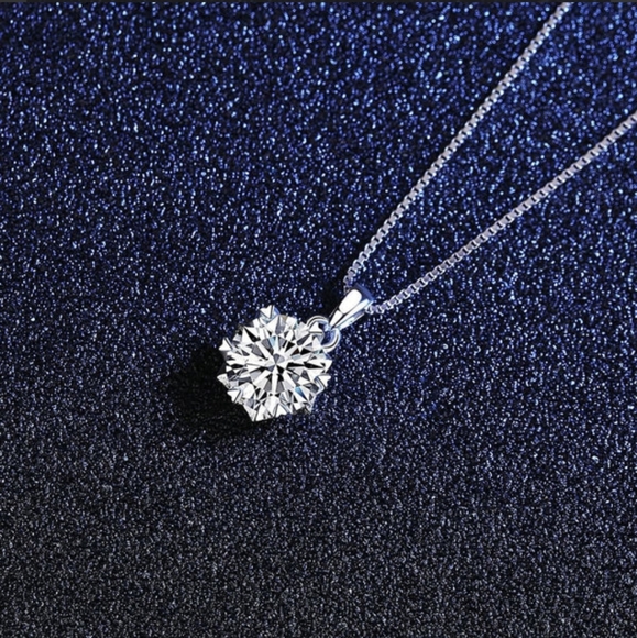 Certified 1 CT Diamond Pendant Necklace. - Picture 4 of 8
